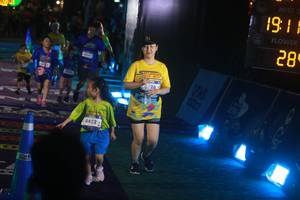 BIB: 4432, 191
                            <button type="button" onclick="openModal(26275347)" class="btn btn-primary btn-sm float-right btn-popup" data-toggle="modal" data-target=".modal-high-quality">
                        <i class="fas fa-shopping-cart"></i> Add to Cart
                    </button>
                                            <button type="button" onclick="isThisMe(26275347, true)" class="btn btn-success btn-sm float-right btn-popup btn-isme hidden" data-toggle="tooltip" data-placement="bottom" title="นี่คือรูปของคุณใช่ไหม คลิกที่นี่เพื่อเอาเข้าอัลบั้ม">
                        <i class="fas fa-plus"></i> Add to album
                    </button>
                    <button type="button" onclick="isThisMe(26275347, false)" class="btn btn-warning btn-sm float-right btn-popup btn-isnotme hidden">
                        <i class="fas fa-ban"></i> Remove from album
                    </button>